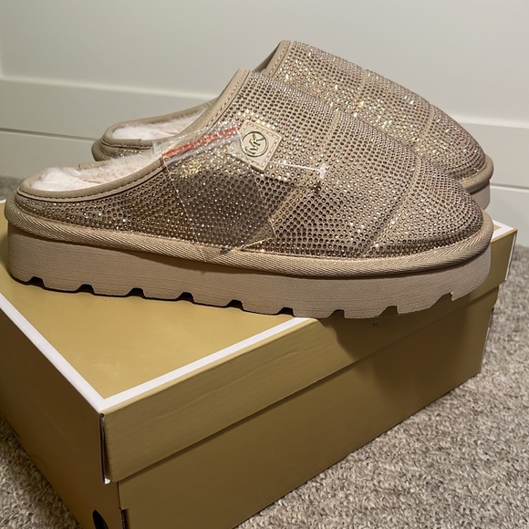 Michael Kors Shoes - BNIB Michael Kors Women’s Winnie Slippers